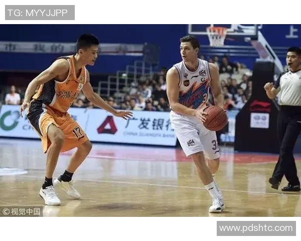 深入分析上海篮球队反击战术的特点与应用策略